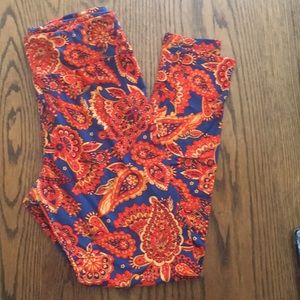 LulaRoe Tall & Curvy Leggings